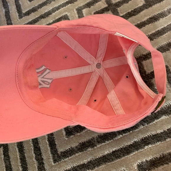 Hat - Picture 3 of 6